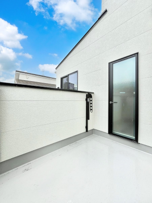 �o���R�j�[�@�������P�������`Balcony�`  �o���R�j�[�͉������z���������݁A���z�c����󕨂��C�����悭�������Ƃ��ł��܂��B�g���₷���J���I�ȃo���R�j�[�ł����z�����������Ղ�~�蒍���A�o���R�j�[�t���Z�܂��B  