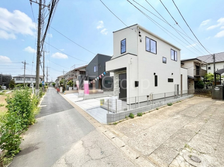 ���n�O�ώʐ^�@�O�ρ`Exterior�`�@�O�ʓ��H�F�쐼4m�����A�k��4m�����@��w�̈�ˌ��Ă𒆐S�Ƃ����X���݂����R�Ƒ����A���ӂ͍��������������Ă��Ȃ��̂ŁA�΂̑����ՐÂȎ����������ł��B