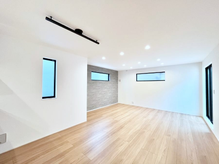 ���r���O�@�������P�������`Living�`  �L���ȗz�������̏ꏊ���Ƃ炵�����B  �����邱�̋�Ԃ݂͂�Ȃ̏Ί炪�W���ꏊ�A����Y��A���邱�Ƃ̂Ȃ����킢���Ȃ���b���y���ގ��ԁA��������̎v�����Ԃ���ꏊ�B