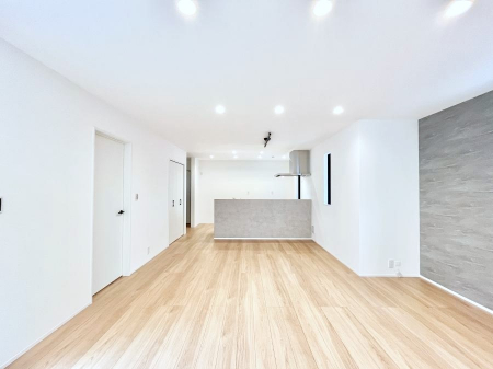 ���̑����ρ@�������P�������`Living�`�@�����ɂ݂͂�Ȃ��W���A�H���Ɗy������b���n�܂�B�b�ɖ����ɂȂ肷���āA��������Y��锼�߂��ɂȂ��Ă��܂��B����ȑ��̊Ԃ̍K�������������Ă����ꏊ�ł��肽���B