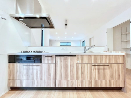 �L�b�`���@�������P�������`Kitchen�`�@��b���e�ރ��r���O�A�������������Ȃ�L�b�`���B�Ƃ́A�������������ł͂Ȃ��A��炵��������A���K�ɂ���ꏊ�B�Ί�̖����A���炬�̓��X�̂��߂ɁA�ŐV�̐ݔ��E�d�l���̗p�B