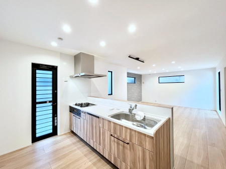 �L�b�`���@�������P�������`Kitchen�`�@�u���������͉�����낤�v����ȃL�b�`���Ȃ�v�������藿�����ł����Ⴂ�܂��B�L�b�`������̓��r���O����]�ł��܂��B�Ƒ����Ȃ��邨�Ƃ������ɂ������܂��B