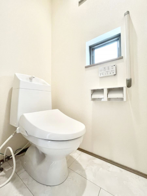 �g�C���@������B�������`Toilet�`�@�Y��E�X�b�L���E���K�ȃE�H�V�����b�g�t�g�C���ł��낰���Ԃł��B�̌������薾�邭�A���K��ԂƂȂ��Ă���܂��������g���ꏊ�����炱���̔z���ł��I