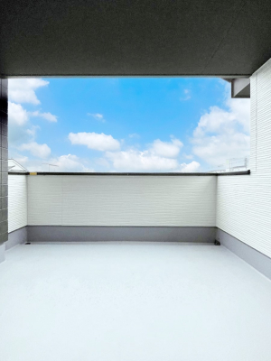�o���R�j�[�@�����`Balcony�`  �o���R�j�[�͉������z���������݁A���z�c����󕨂��C�����悭�������Ƃ��ł��܂��B  �g���₷���J���I�ȃo���R�j�[�ł����z�����������Ղ�~�蒍���A�o���R�j�[�t���Z�܂��B  