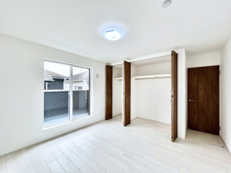 �Q���@�����`Bed Room�`�@�u��������������l�v�Ƃ��v�w�ł�����肭�낰��Q���B�����̉Ǝ��₨�d���ɔ�ꂽ���̓t�J�t�J�̃x�b�g�Ŗ�����Ă��������B�e���r��{�I�������Ă����K�ȍL����������