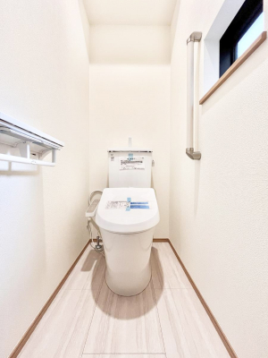 �g�C���@������A�������`Toilet�`�@�Y��E�X�b�L���E���K�ȃE�H�V�����b�g�t�g�C���ł��낰���Ԃł��B�̌������薾�邭�A���K��ԂƂȂ��Ă���܂��������g���ꏊ�����炱���̔z���ł��I
