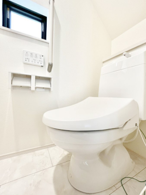 �g�C���@������B�������`Toilet�`�@�Y��E�X�b�L���E���K�ȃE�H�V�����b�g�t�g�C���ł��낰���Ԃł��B�̌������薾�邭�A���K��ԂƂȂ��Ă���܂��������g���ꏊ�����炱���̔z���ł��I