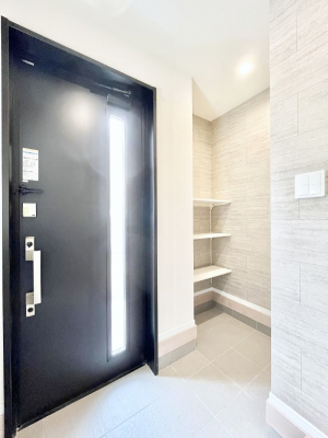 ���ց@������C�������`Entrance�`�@�Ƃ̒��ł��q�l���}����ŏ��̏ꏊ�ł��錺�ւ́A�Ƃ̈�ۂ��̂��̂ł��I�L�x�Ȍ��֎��[�ŁA����Y��ɕۂ��Ƃ��o���܂��􌺊ւɂ͂����Ղ���[�̉��ʔ��������I