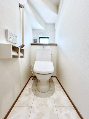 �g�C���@�����`Toilet�`�@�Y��E�X�b�L���E���K�ȃE�H�V�����b�g�t�g�C���ł��낰���Ԃł��B�g�C���͖����g�킴��𓾂Ȃ����́B����������ۂ������ł��ˁB�g�C����2��������̂Œ��̍��G���ɕ֗��ł��I