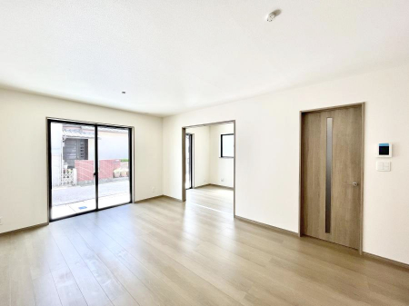 ���̑����ρ@�Ƒ��̏Ί炪���R�Ɛ��܂�Ă���A����ȕ��͋C�̃_�C�j���O�Ɏd�オ���Ă��܂��B