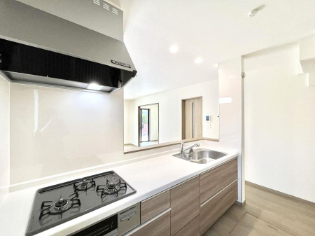 �L�b�`���@���������Ȃ���ł����Ƒ��Ƃ̉�b���y���߂�ΖʃL�b�`��