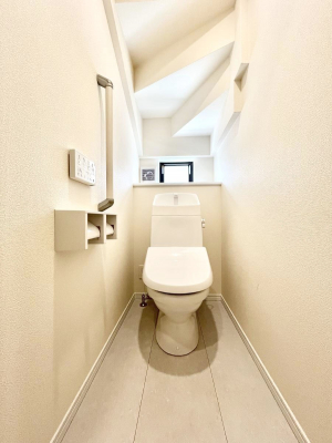 �g�C���@�g�C����1�K��2�K���ꂼ��ɔz�u����Ă��ĂƂĂ��֗��ł��B 