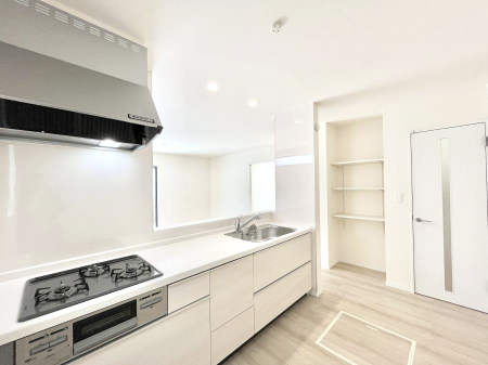 �L�b�`���@���������Ȃ���ł����Ƒ��Ƃ̉�b���y���߂�ΖʃL�b�`��