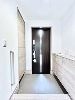 ���ց@�����`Entrance�`�@�Ƃ̒��ł��q�l���}����ŏ��̏ꏊ�ł��錺�ւ́A�Ƃ̈�ۂ��̂��̂ł��I�L�x�Ȍ��֎��[�ŁA����Y��ɕۂ��Ƃ��o���܂��􌺊ւɂ͂����Ղ���[�̉��ʔ��������I
