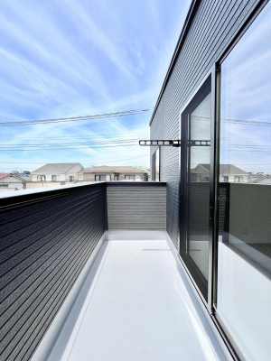 �o���R�j�[�@�����`Balcony�`  �o���R�j�[�͉������z���������݁A���z�c����󕨂��C�����悭�������Ƃ��ł��܂��B  �g���₷���J���I�ȃo���R�j�[�ł����z�����������Ղ�~�蒍���A�o���R�j�[�t���Z�܂��B  