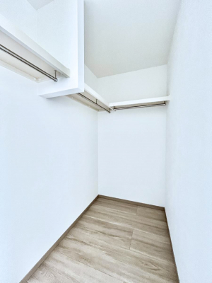 ���̑��@�����`Walk-in Closet�`�@�K�v�Ȃ��̂�R�[�f�B�l�[�g���ꗗ���Ċm�F�ł��A�g�x�x�⏀�����Z���ԂōςރE�H�[�N�C���N���[�[�b�g��ݒu���܂����B�Ƃ̒�����������Ƃ�����֗��Ȏ��[�X�y�[�X�ł��B