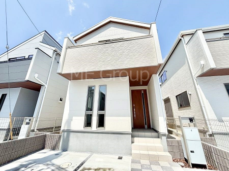 ���n�O�ώʐ^�@�������ꂽ�O�ρA�㎿�ȏZ��Ԃ��L���鎺���͉i�����S���ĉ߂�����Z���ł��B