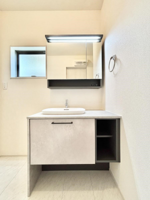 ���ʑ�E���ʏ��@��Ƃ�̐��ʃX�y�[�X�Œ��̐g�x�x���X���[�Y��