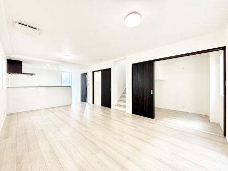 ���̑����ρ@������No.2���`Living�`�@���r���O�ɊK�i�̂���Ԏ��ł���Ƒ��̃R�~���j�P�[�V�������X���[�Y�Ɏ��܂��ˁ��Ƃ肠���炵�ƐS�n�悢�Z�����a���ґ�Ȏ��Ԃ����Ƒ��݂�Ȃł��߂����������B