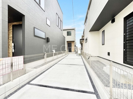 ���n�O�ώʐ^�@�O�ρ��Q�������`Exterior�`�@���܂����n�`�́A�ԓ��ɖʂ��Ă��炸�A�Â��Ńv���C�x�[�g���𖡂킦�闧�n�ł��B 