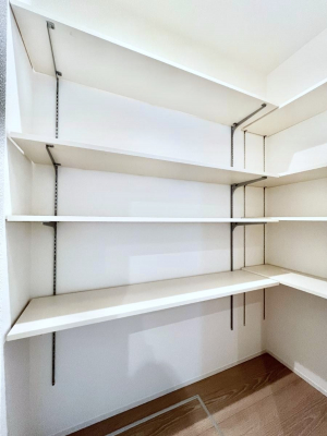 ���̑����ρ@�L�b�`���ɂ̓p���g���[�I�H�ނ̃X�g�b�N�͂������A���p�i�̎��[�Ȃǎg�����͂��낢��I