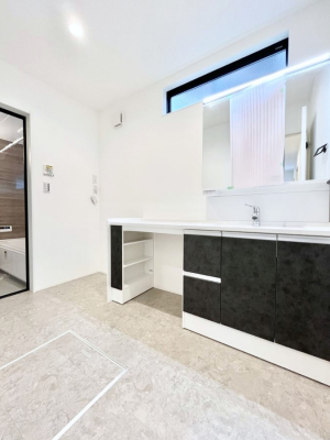 ���̑��@�������R�������`Dressing Room�`  ����������F�����œ��ꂳ��Ă���ƁA�X�b�L���Ɛ�������ۂ������܂��B���̗��ɂ͂����Ղ�Ǝ��[�X�y�[�X��W�������I�����́A�V���v�����@�\�����d�����āB