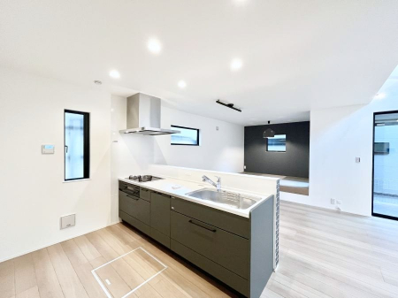 �L�b�`���@�������R�������`Kitchen�`�@���R�������鑋�̂���L�b�`���������g���ꏊ�����炱���A�g��������l�����܂����B�������Ƃ����L�b�`���R�[�i�[�͎����L���Ȏd�オ��ƂȂ��Ă���܂��B