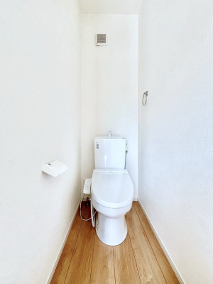 �g�C���@�����`Toilet�`�@�Y��E�X�b�L���E���K�ȃE�H�V�����b�g�t�g�C���ł��낰���Ԃł��B�g�C���͖����g�킴��𓾂Ȃ����́B����������ۂ������ł��ˁB�g�C����2��������̂Œ��̍��G���ɕ֗��ł��I