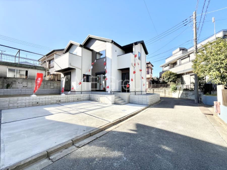 ���n�O�ώʐ^�@�O�ρ`Exterior�`�@�O�ʓ��H�F�k�� 4m �����A�k�� 4m �����@��w�̈�ˌ��Ă𒆐S�Ƃ����X���݂����R�Ƒ����A���ӂ͍��������������Ă��Ȃ��̂ŁA�΂̑����ՐÂȎ����������ł��B  
