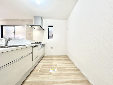 �L�b�`���@�����`Kitchen�`�@���R�������鑋�̂���L�b�`���������g���ꏊ�����炱���A�g��������l�����܂����B�������Ƃ����L�b�`���R�[�i�[�͎����L���Ȏd�オ��ƂȂ��Ă���܂��B