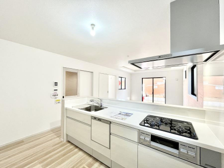 �L�b�`���@�����`Kitchen�`���r���O�����n����J�E���^�[�L�b�`���B���������Ȃ���Ƒ��ƃR�~���j�P�[�V�������Ƃ�邾���łȂ��A�傫�ȊJ���������邱�Ƃ��ł��܂��B  ���q�l�̐����������邱�Ƃ��ł��܂��ˁI