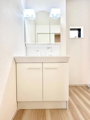 ���ʑ�E���ʏ��@�����`Dressing Room�`����������F�����œ��ꂳ��Ă���ƁA�X�b�L���Ɛ�������ۂ������܂��B���̗��ɂ͂����Ղ�Ǝ��[�X�y�[�X��W�������I  �����́A�V���v�����@�\�����d�����āB
