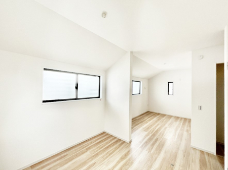 ���̑����ρ@�����`Bed Room�`�@���q�l�̐����ɍ��킹�ďZ�܂��̃��C�A�E�g���ς��܂��B�v�t���̃v���C�o�V�[���d��������A�����ɍ��킹�Ċ���x�b�g��z�u������B���������z���Ă̏Z�܂��I�т���؂ł��B