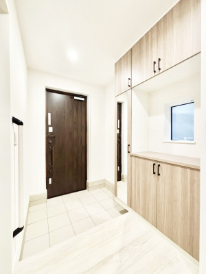 ���ց@�����`Entrance�`�@�Ƃ̒��ł��q�l���}����ŏ��̏ꏊ�ł��錺�ւ́A�Ƃ̈�ۂ��̂��̂ł��I�L�x�Ȍ��֎��[�ŁA����Y��ɕۂ��Ƃ��o���܂��􌺊ւɂ͂����Ղ���[�̉��ʔ��������I