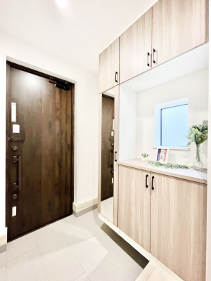 ���ց@������2-1�������`Entrance�`�@�Ƃ̒��ł��q�l���}����ŏ��̏ꏊ�ł��錺�ւ́A�Ƃ̈�ۂ��̂��̂ł��I�L�x�Ȍ��֎��[�ŁA����Y��ɕۂ��Ƃ��o���܂��􌺊ւɂ͂����Ղ���[�̉��ʔ��������I
