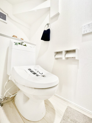 �g�C���@������2-1�������`Toilet�`�@�������̂��鐅����g�C���̓E�H�V�����b�g�t���ł����g�C���͖����g�킴��𓾂Ȃ����́B����������ۂ������ł��ˁB�g�C����2��������̂Œ��̍��G���ɕ֗��ł��I