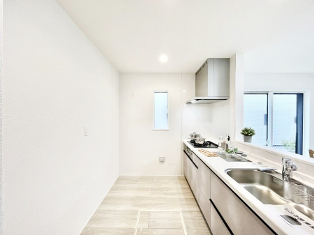 �L�b�`���@������2-1�������`Kitchen�`�@���R�������鑋�̂���L�b�`���������g���ꏊ�����炱���A�g��������l�����܂����B�������Ƃ����L�b�`���R�[�i�[�͎����L���Ȏd�オ��ƂȂ��Ă���܂��B