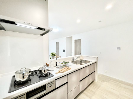 �L�b�`���@������2-1�������`Kitchen�`�@�u���������͉�����낤�v����ȃL�b�`���Ȃ�v�������藿�����ł����Ⴂ�܂��B�L�b�`������̓��r���O����]�ł��܂��B�Ƒ����Ȃ��邨�Ƃ������ɂ������܂��B