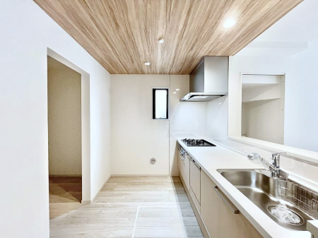 �L�b�`���@�����`Kitchen�`�@���R�������鑋�̂���L�b�`���������g���ꏊ�����炱���A�g��������l�����܂����B�������Ƃ����L�b�`���R�[�i�[�͎����L���Ȏd�オ��ƂȂ��Ă���܂��B