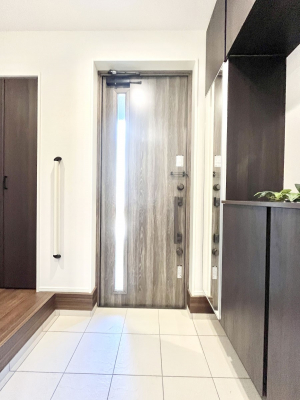 ���ց@�������P�������`Entrance�`�@�Ƃ̒��ł��q�l���}����ŏ��̏ꏊ�ł��錺�ւ́A�Ƃ̈�ۂ��̂��̂ł��I�L�x�Ȍ��֎��[�ŁA����Y��ɕۂ��Ƃ��o���܂��􌺊ւɂ͂����Ղ���[�̉��ʔ��������I