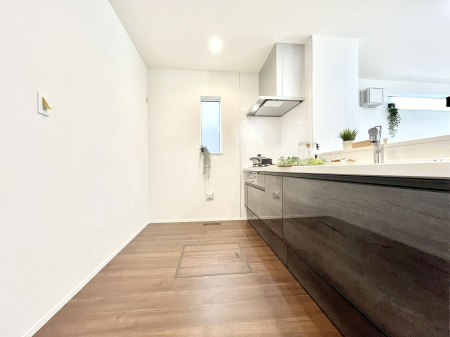 �L�b�`���@�������P�������`Kitchen�`�@���R�������鑋�̂���L�b�`���������g���ꏊ�����炱���A�g��������l�����܂����B�������Ƃ����L�b�`���R�[�i�[�͎����L���Ȏd�オ��ƂȂ��Ă���܂��B