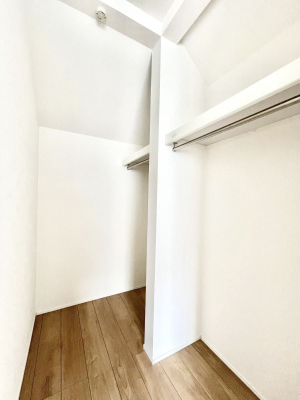 ���̑��@������2-1�������`Walk-in Closet�`�@��������̗m���������Ă��V���ɂȂ�ɂ����E�H�[�N�C���N���[�[�b�g�B�m���ȊO�ɂ��A���i�g��Ȃ��Ɠd��X�[�c�P�[�X�A�X�g�b�N�i�Ȃǉ��ł��Еt����������ԁB