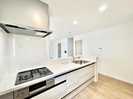 �L�b�`���@������2-1�������`Kitchen�`�@�u���������͉�����낤�v����ȃL�b�`���Ȃ�v�������藿�����ł����Ⴂ�܂��B�L�b�`������̓��r���O����]�ł��܂��B�Ƒ����Ȃ��邨�Ƃ������ɂ������܂��B