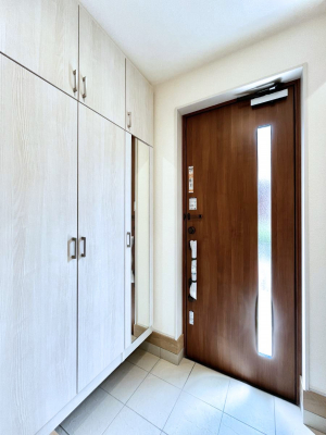 ���ց@�����`Entrance�`�@�Ƃ̒��ł��q�l���}����ŏ��̏ꏊ�ł��錺�ւ́A�Ƃ̈�ۂ��̂��̂ł��I�L�x�Ȍ��֎��[�ŁA����Y��ɕۂ��Ƃ��o���܂��􌺊ւɂ͂����Ղ���[�̉��ʔ��������I