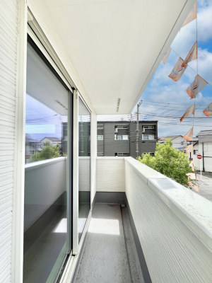 �o���R�j�[�@�����`Balcony�`  �o���R�j�[�͉������z���������݁A���z�c����󕨂��C�����悭�������Ƃ��ł��܂��B  �g���₷���J���I�ȃo���R�j�[�ł����z�����������Ղ�~�蒍���A�o���R�j�[�t���Z�܂��B  