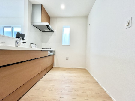 �L�b�`���@�����`Kitchen�`�@���R�������鑋�̂���L�b�`���������g���ꏊ�����炱���A�g��������l�����܂����B�������Ƃ����L�b�`���R�[�i�[�͎����L���Ȏd�オ��ƂȂ��Ă���܂��B