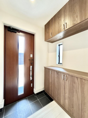 ���ց@�����`Entrance�`�@�Ƃ̒��ł��q�l���}����ŏ��̏ꏊ�ł��錺�ւ́A�Ƃ̈�ۂ��̂��̂ł��I�L�x�Ȍ��֎��[�ŁA����Y��ɕۂ��Ƃ��o���܂��􌺊ւɂ͂����Ղ���[�̉��ʔ��������I