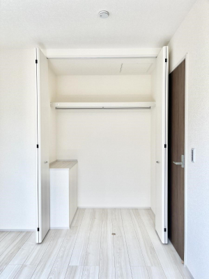 ���[�@�����`Closet�`�@�ǖʃN���[�[�b�g������΃^���X��u���K�v���Ȃ��A�o������̂Ȃ��X�b�L����Ԃ��ێ��ł��܂��B����ꂽ�X�y�[�X��L���Ɋ��p�ł������B�G�߂̈ߗނ��̕i�Ȃǂ����Ղ���[�o���܂��ˁ�