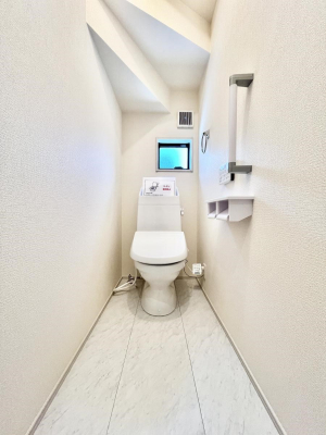 �g�C���@�����`Toilet�`�@�Y��E�X�b�L���E���K�ȃE�H�V�����b�g�t�g�C���ł��낰���Ԃł��B1�A2�K���Ƀg�C���X�y�[�X�I�̌������薾�邭�A���K��ԂƂȂ��Ă���܂��������g���ꏊ�����炱���̔z���ł��I