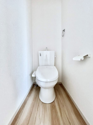 �g�C���@������1�������`Toilet�`  �Y��E�X�b�L���E���K�ȃE�H�V�����b�g�t�g�C���ł��낰���Ԃł��B�g�C���͖����g�킴��𓾂Ȃ����́B����������ۂ������ł��ˁB�g�C����2��������̂Œ��̍��G���ɕ֗��ł�